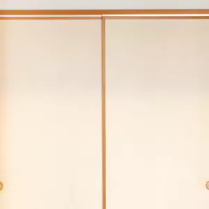 ふすまや引き戸が開けにくい時の対処法と予防策のサムネイル